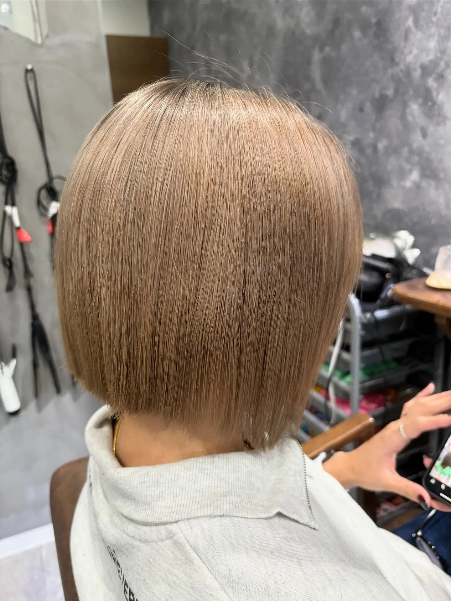 カット　ブリーチリタッチ　カラー　トリートメント